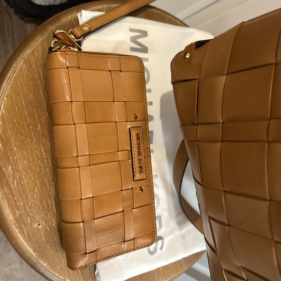 🔥🔥 Authentic Michael Kors "Vivian" Tote in Luggage Tan, EUC Like New 🔥🔥 - Picture 7 of 15